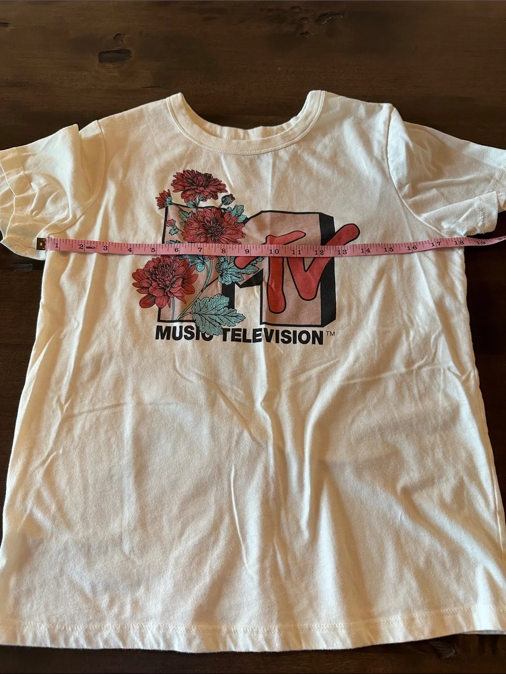 MTV Cream Tee with Red Floral Logo - Picture 4 of 5